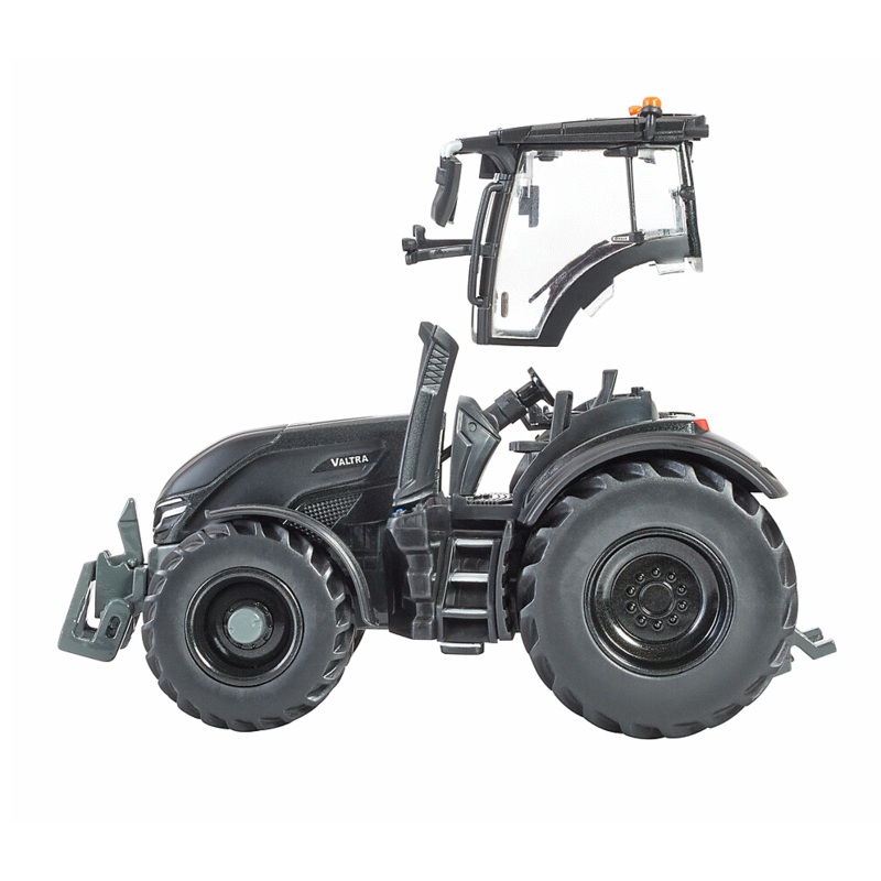 Britains 1:32 Valtra Q305 Tractor