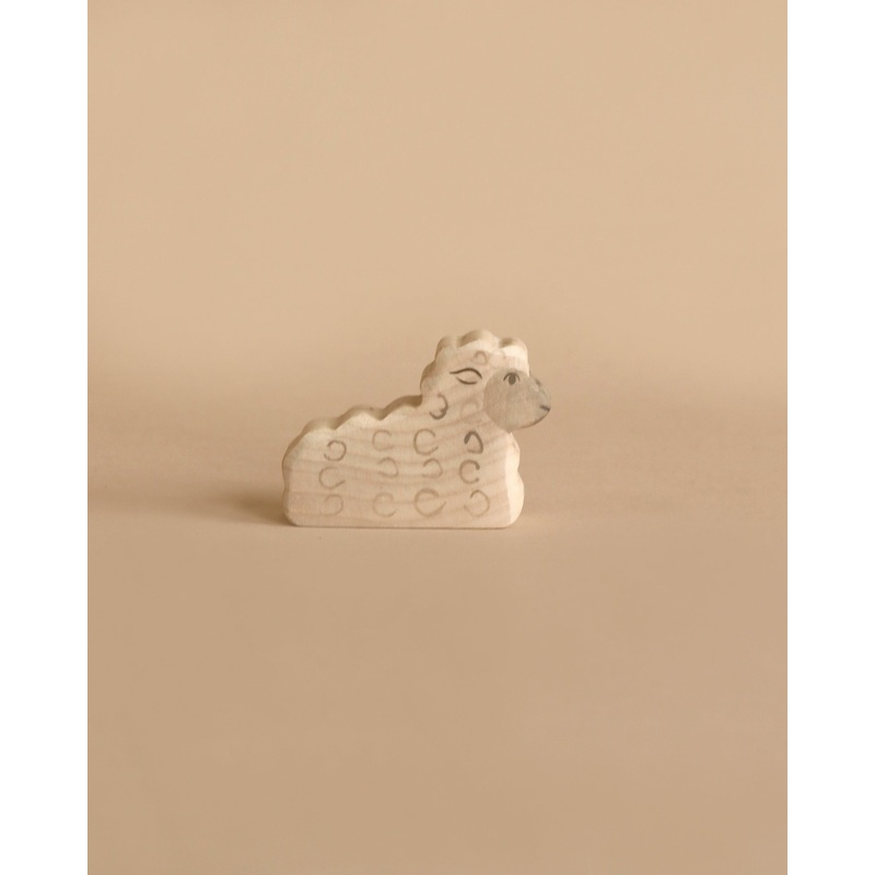 Holztiger Lying Lamb