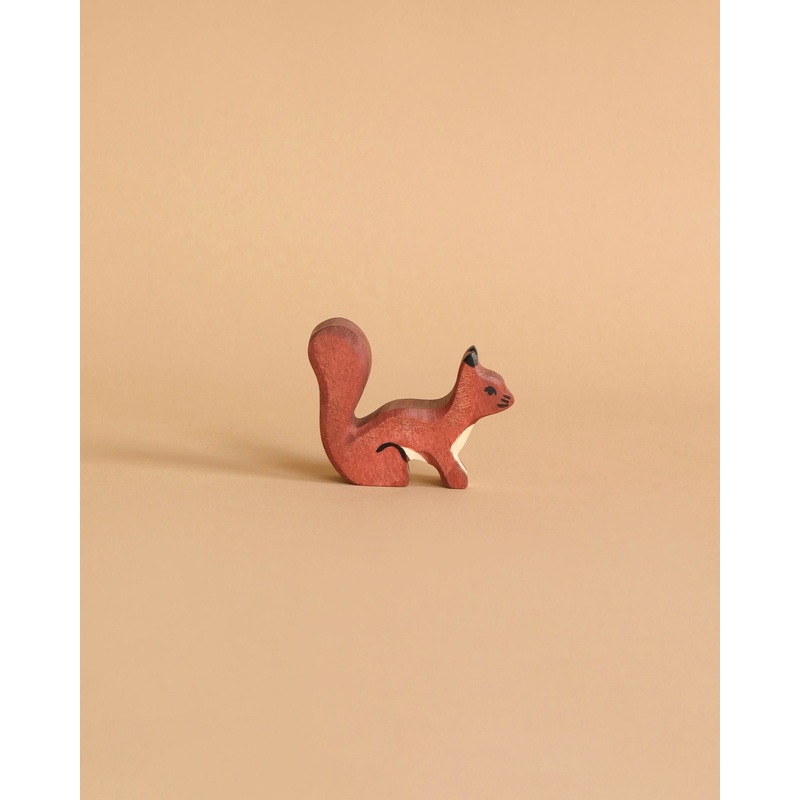 Holztiger Squirrel, Standing