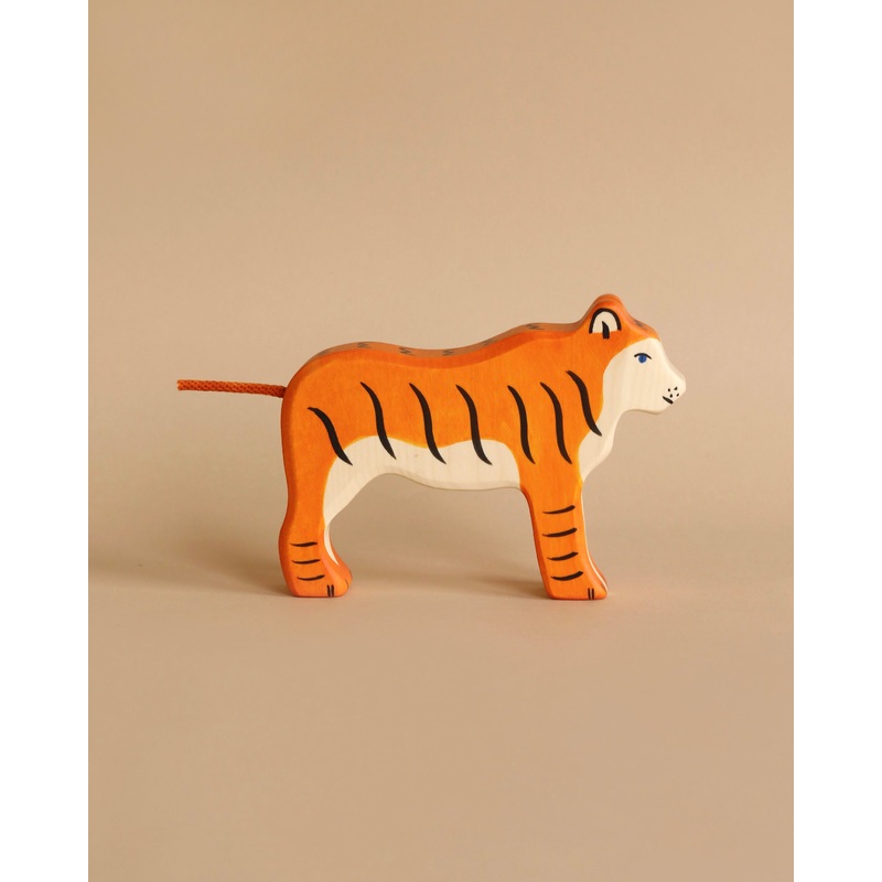 Holztiger Tiger, Standing
