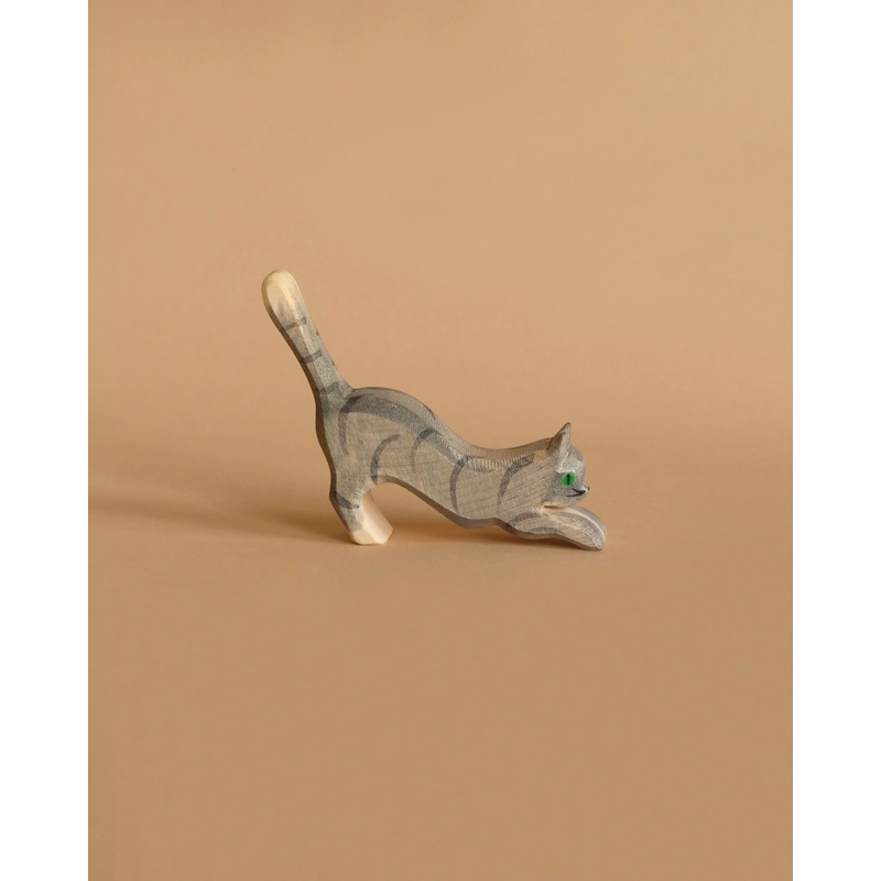 Ostheimer Gray Cat, Jumping