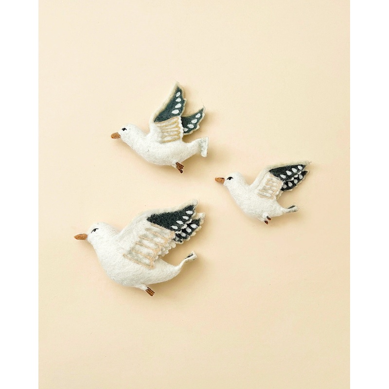 Flying Seagulls Wall Decor