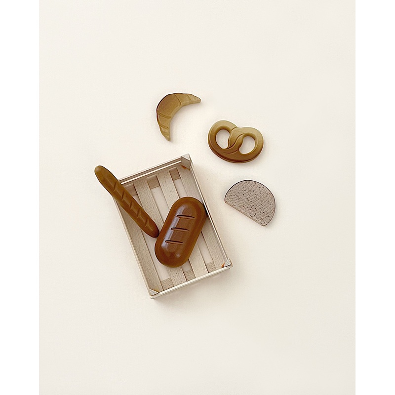Erzi Assorted Baked Goods in Crate
