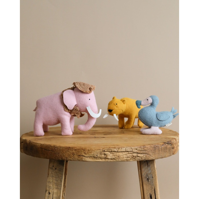 Olli Ella Holdie Extinct Animals