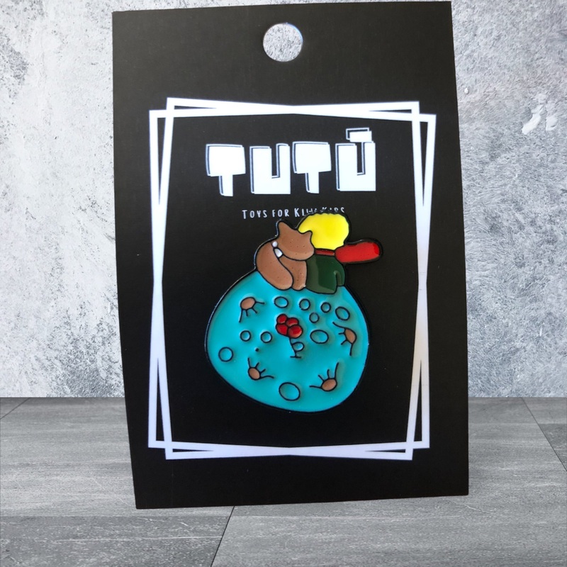 TT Sitting on the Moon Pin